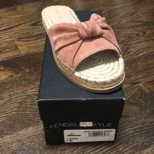 Kendall k Kylie Vira Dark Natural Suede size 7